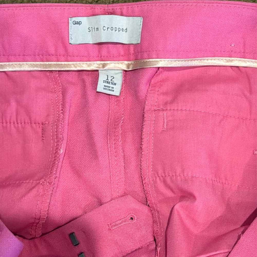 . Gap women’s cropped pants.